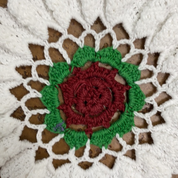 Handmade crochet large doilies - Picture 4 of 13